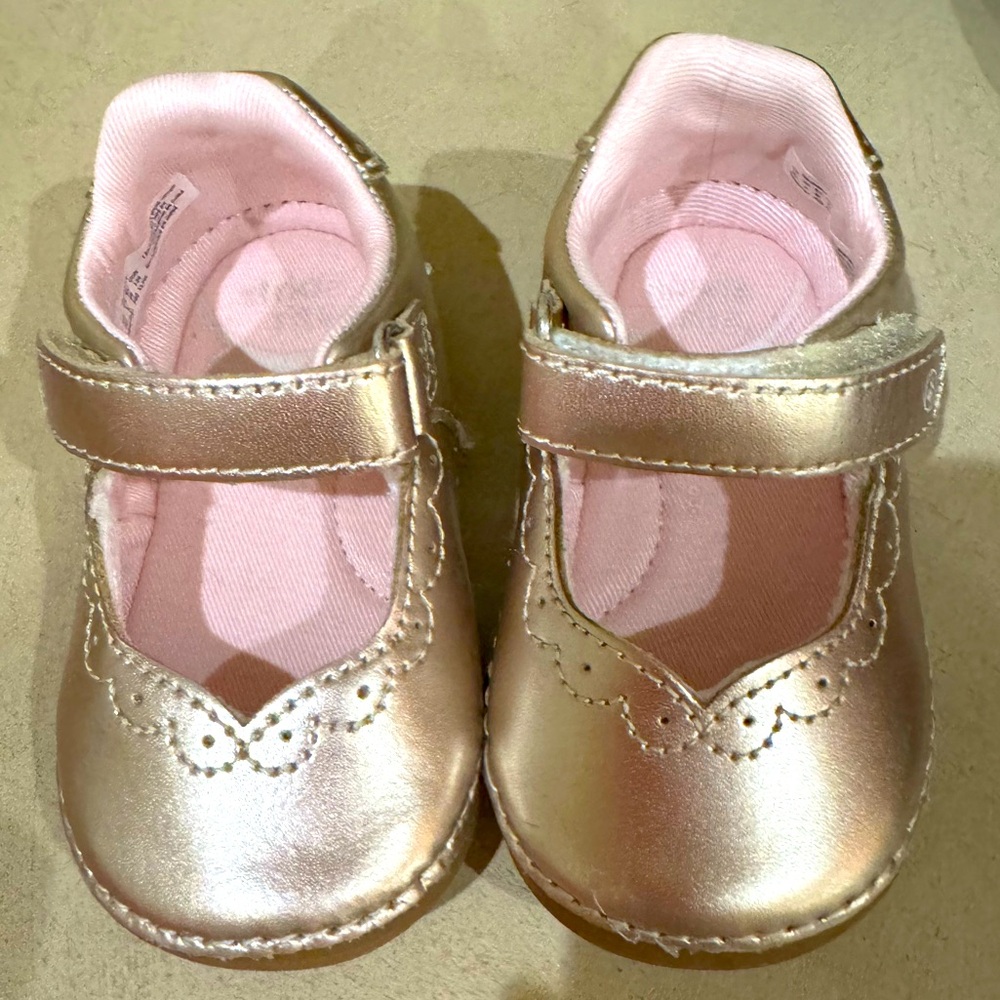 Stride Rite Soft motion leather mary jane’s. Worn once inside only.